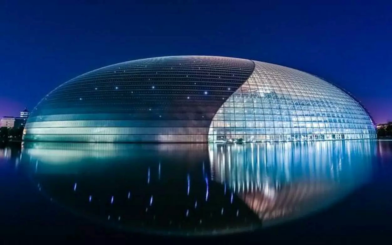 The Story of Light and Shadow - The Thousand Year Agreement between PRIOR and National Theater