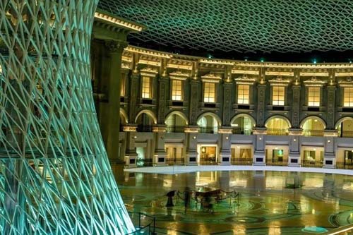 Showrooms Louvre Group . Constellation Square